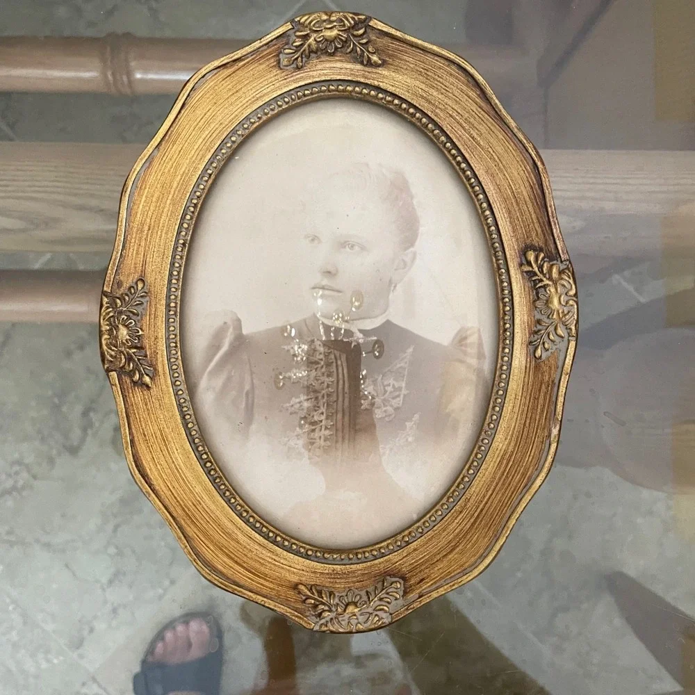 Vintage Antique Gold Ornate Oval Picture Frame Victorian Style Gilded Decor 6x8